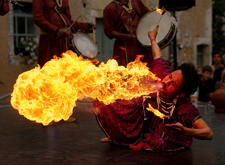 Fire_breathing_2_Luc_Viatour Fire_breathing_2_Luc_Viatour